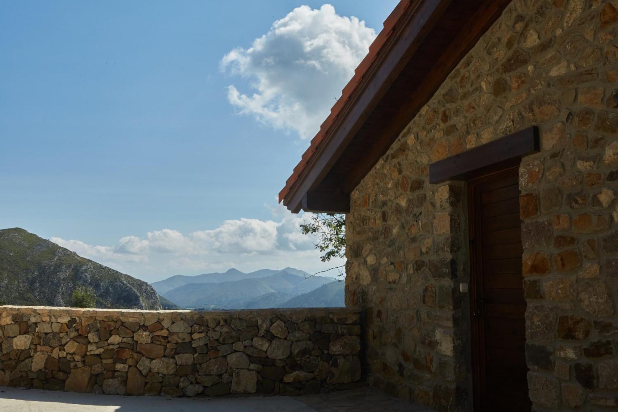 Apartamentos Rurales Casa La Piedra Collia Exterior photo